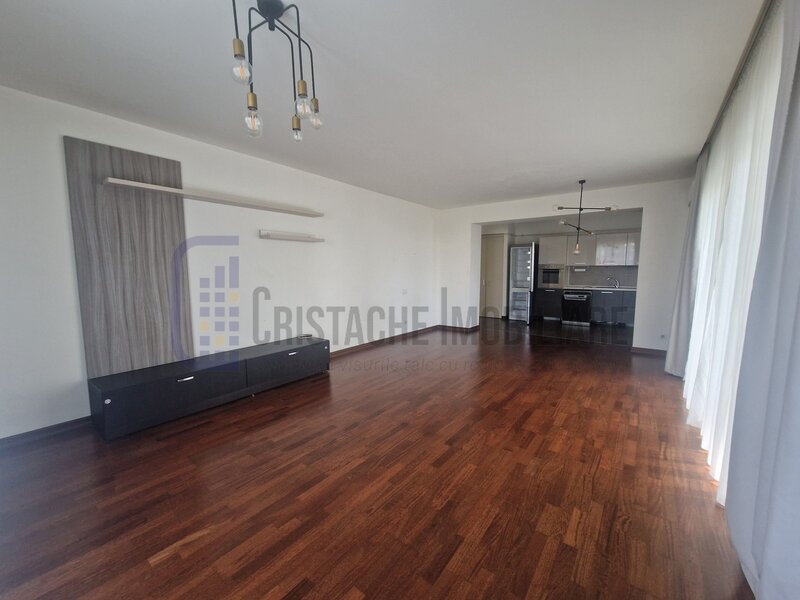 Trei camere, apartament decomandat, cu 2 bai (dus si cada), 110 mp, parcare