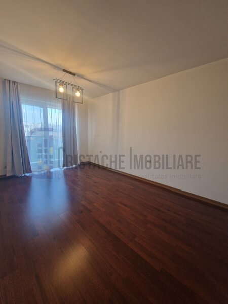 Trei camere, apartament decomandat, cu 2 bai (dus si cada), 110 mp, parcare